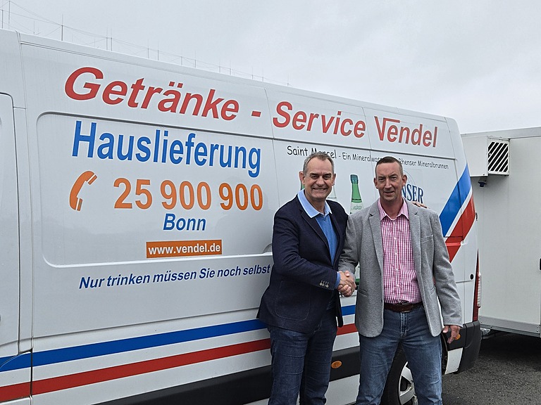 Werner Vendel und Christian Schneider bei der Übergabe der Geschäftsführung